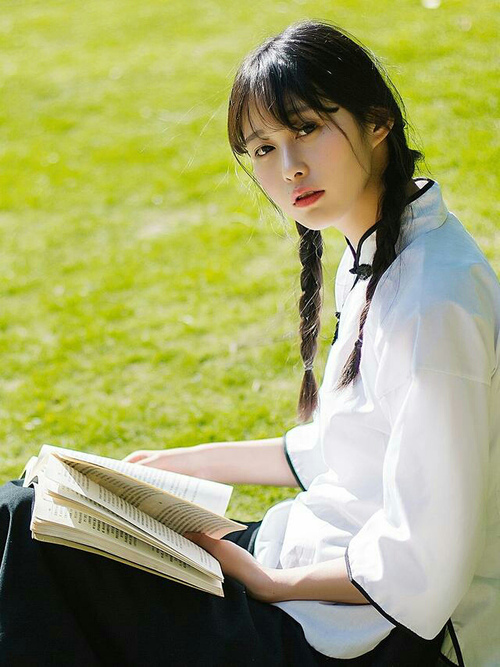 “中国足球新星崭露头角,签约大型青训机构”,中国足球青训梯队